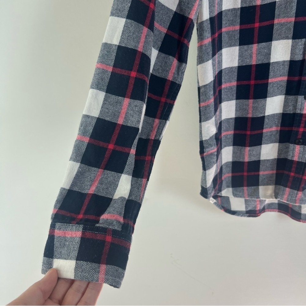 GAP Women’s Plaid Cotton Flannel Shirt Button Down Navy Blue Red Cabincore Small - Picture 3 of 9